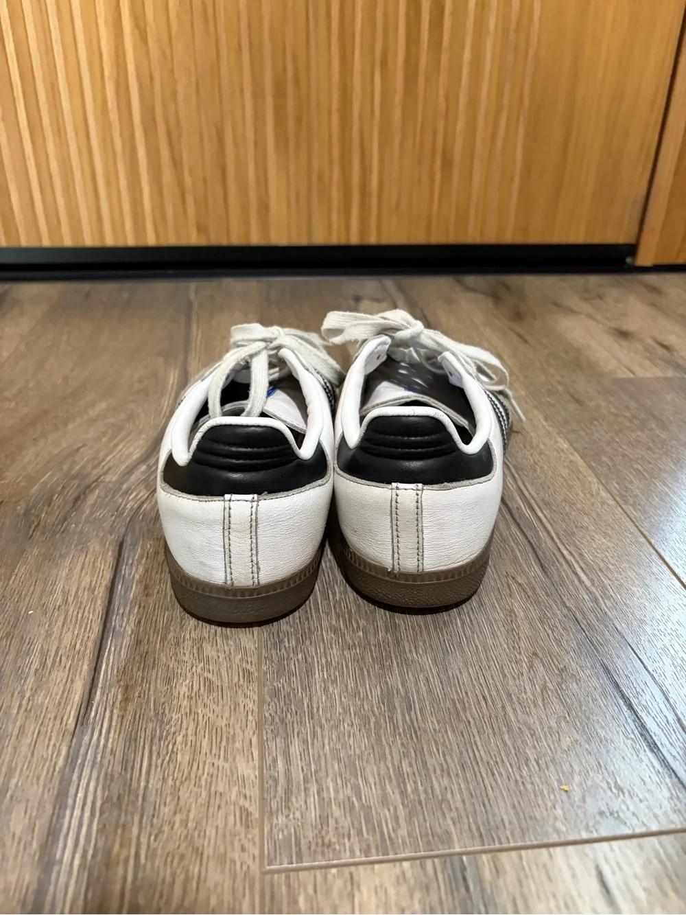 Adidas Samba Classic Men/Female White and black stripes.